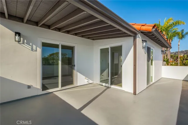 a view of an entryway of the house