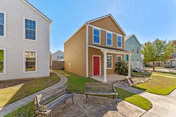 $1,495 | 220 Trestle Tree, San Marcos, TX 78666