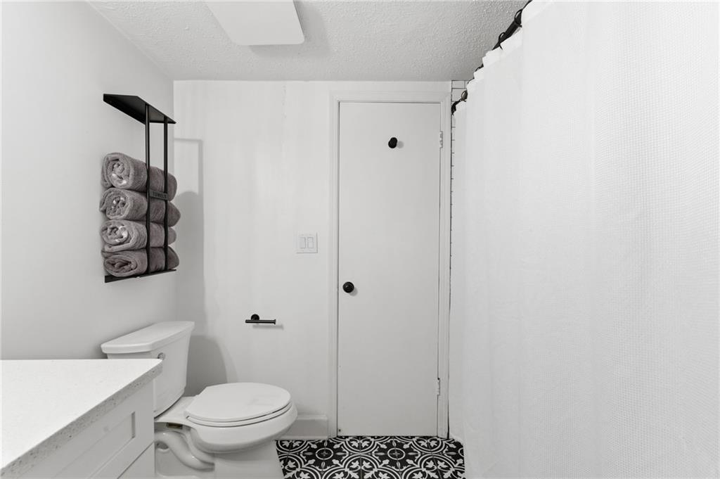 6851 Roswell Road, Unit J14 Sandy Springs, GA 30328 - Photo 17 of 41