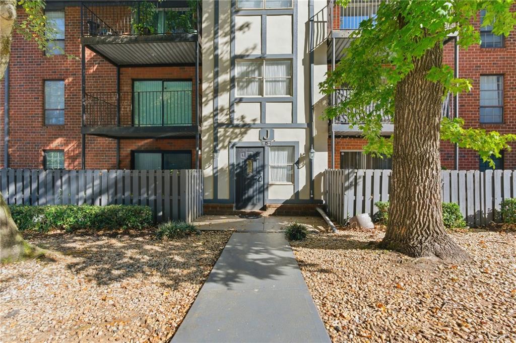 6851 Roswell Road, Unit J14 Sandy Springs, GA 30328 - Photo 37 of 41