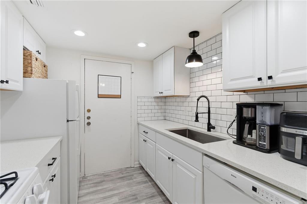 6851 Roswell Road, Unit J14 Sandy Springs, GA 30328 - Photo 8 of 41