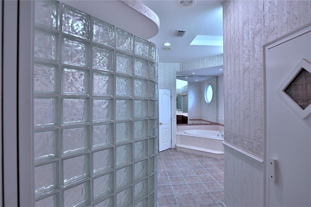 500 Southeast 69th Place Ocala, FL 34480 - Photo 33 of 46 a bathroom with a bathtub and a shower