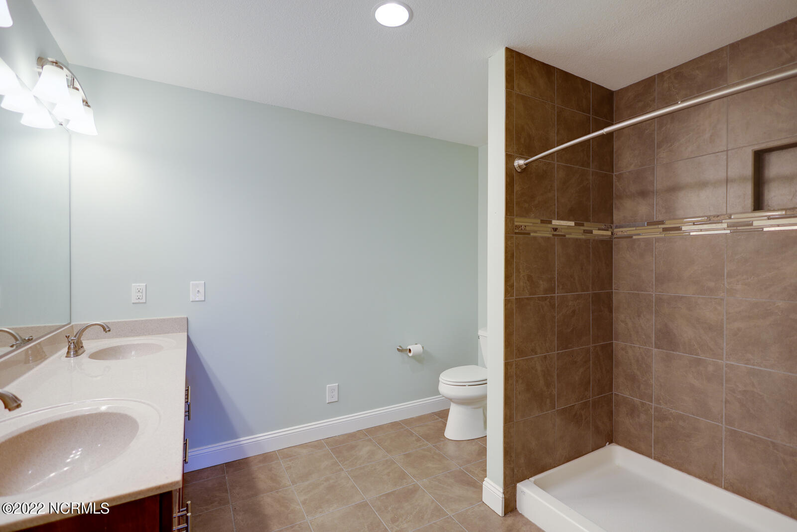 515 Summerby Road Roper, NC 27970 - Photo 39 of 69 38. Upstairs Primary en suite Bathroom