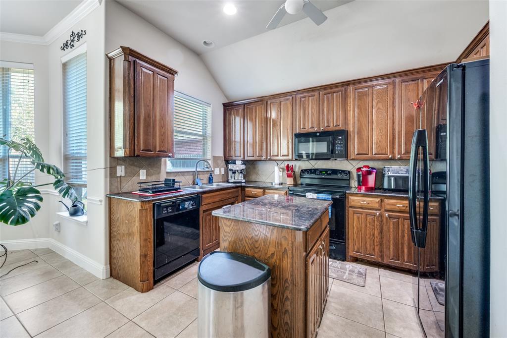 8233 Edgepoint Trail Fort Worth, TX 76053 - Photo 15 of 36