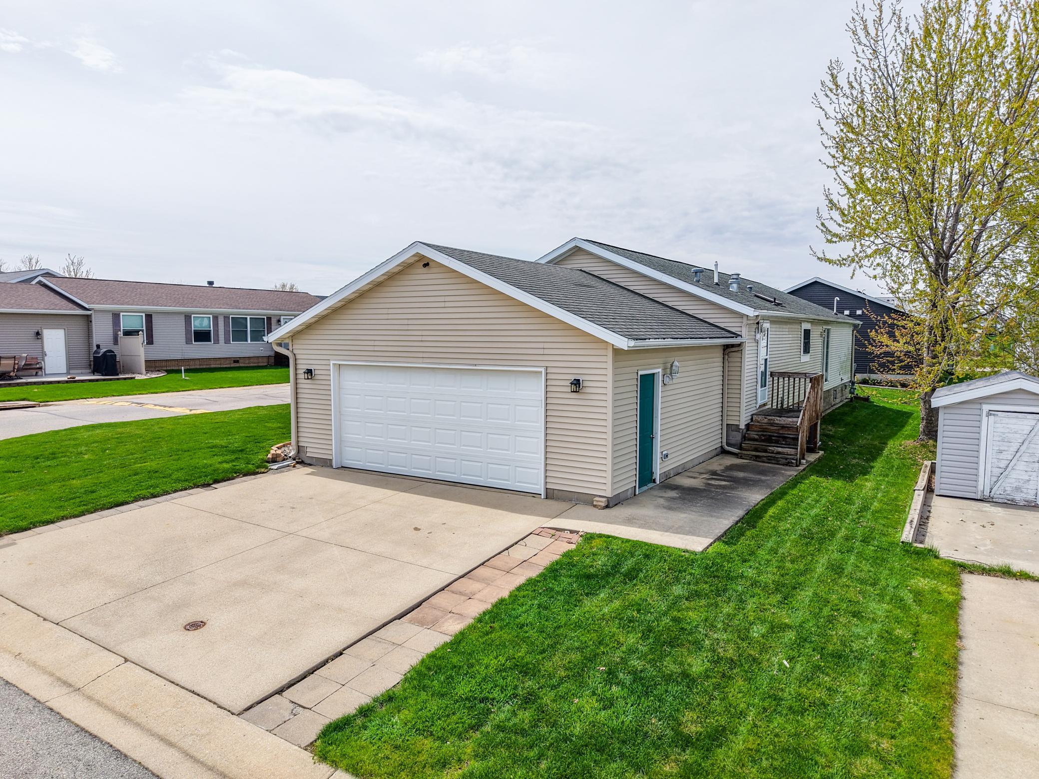 505 Peony Street Southeast Rochester, MN 55904 - Photo 2 of 40