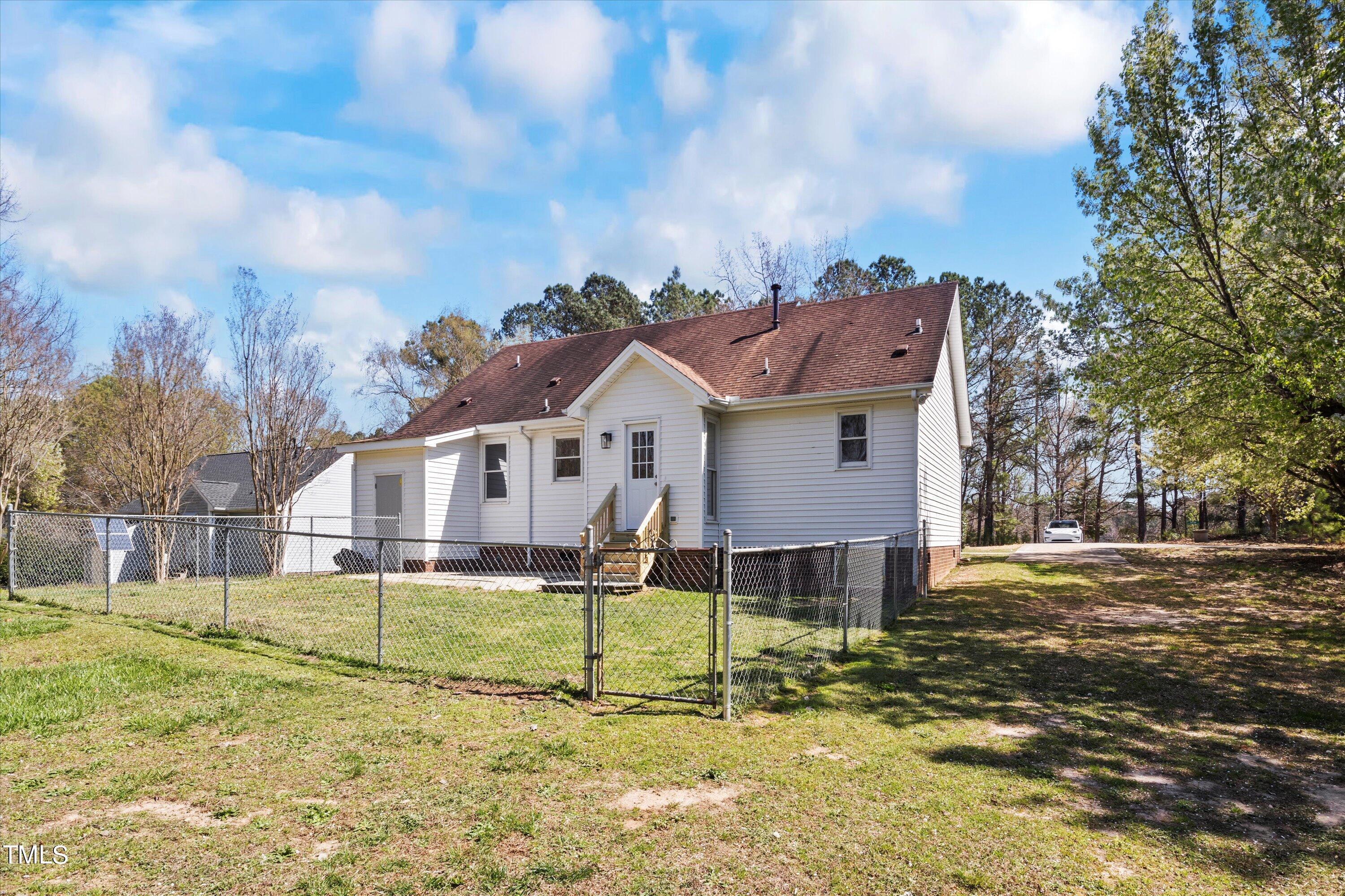 9033 Ferrell Road Zebulon, NC 27597 - Photo 28 of 35 07-9033 Ferrell Rd20230320_0007