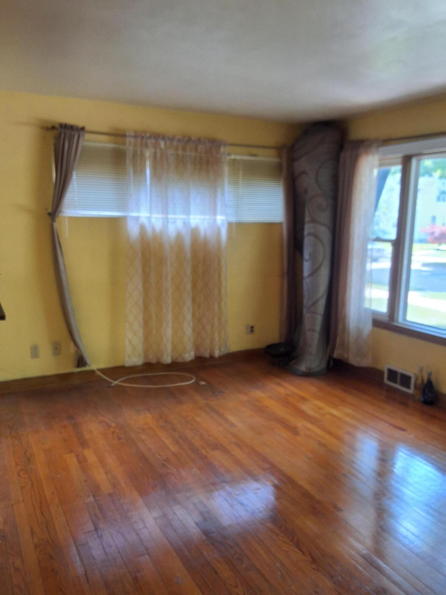 3536 North 62nd Street Milwaukee, WI 53216 - Photo 12 of 32 Living room (3)