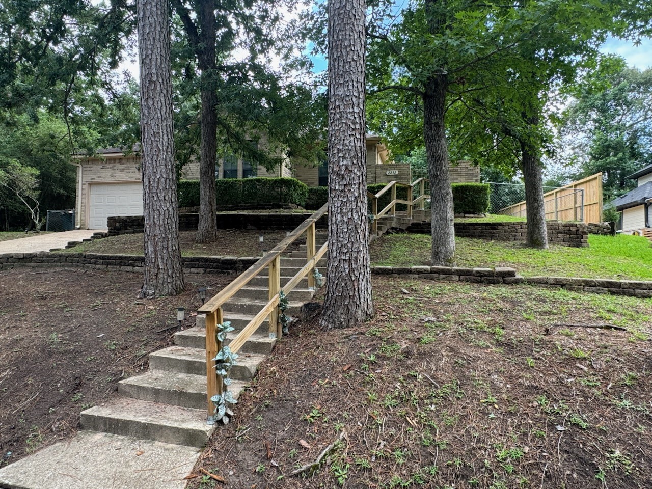 2232 Azalea Circle Huntsville, TX 77340 - Photo 2 of 24 Stairs to front door with hand rail.