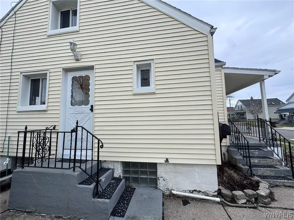 $1,500 | 102 Francis Avenue, Cheektowaga, NY 14212