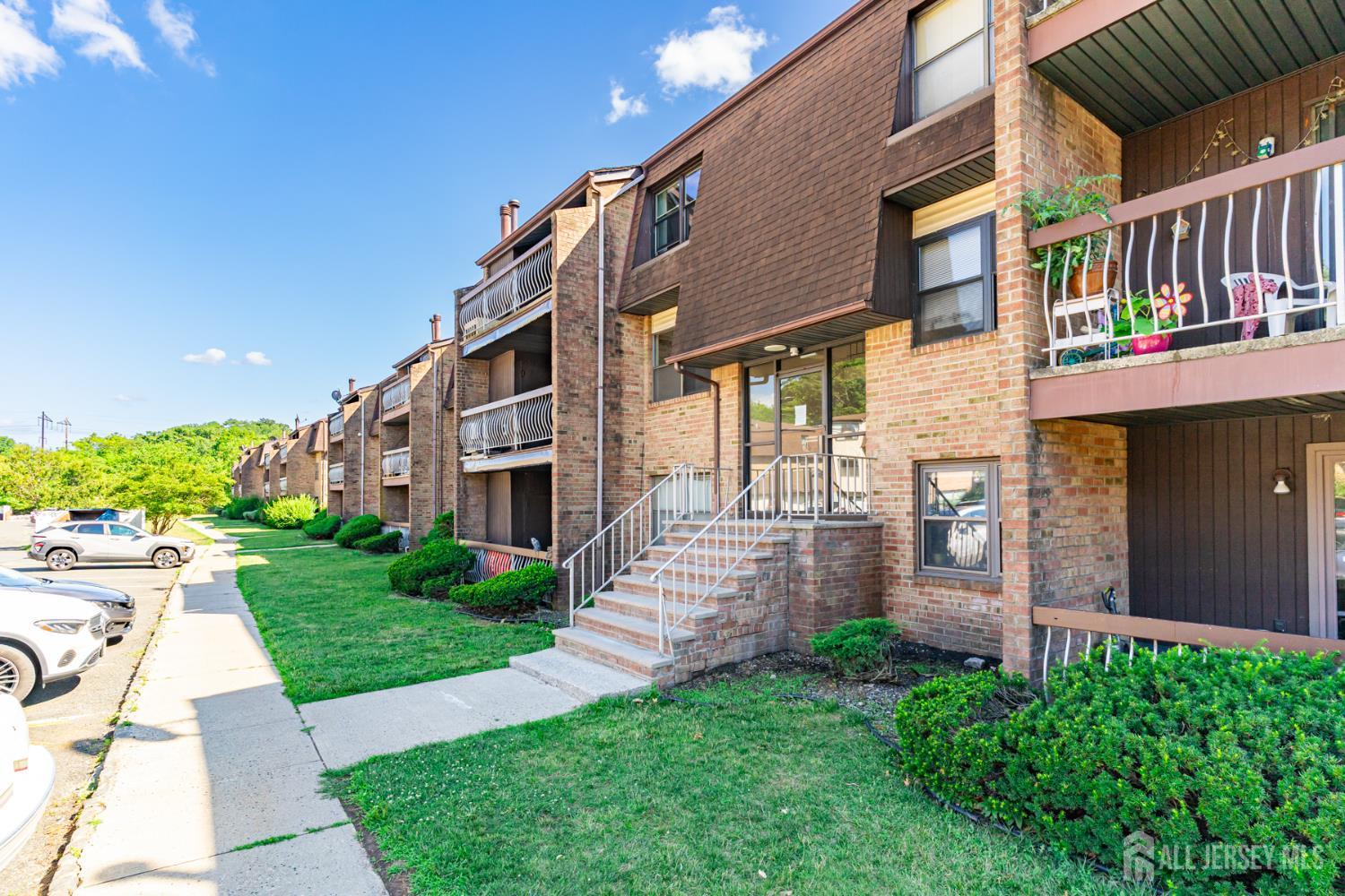 1719 Raspberry Court, Unit 1719 Edison, NJ 08817 - Photo 4 of 22