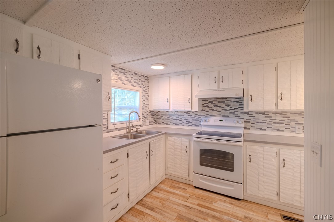 6940 Highbridge Road, Unit 6 De Witt, NY 13066 - Photo 8 of 16 Kitchen