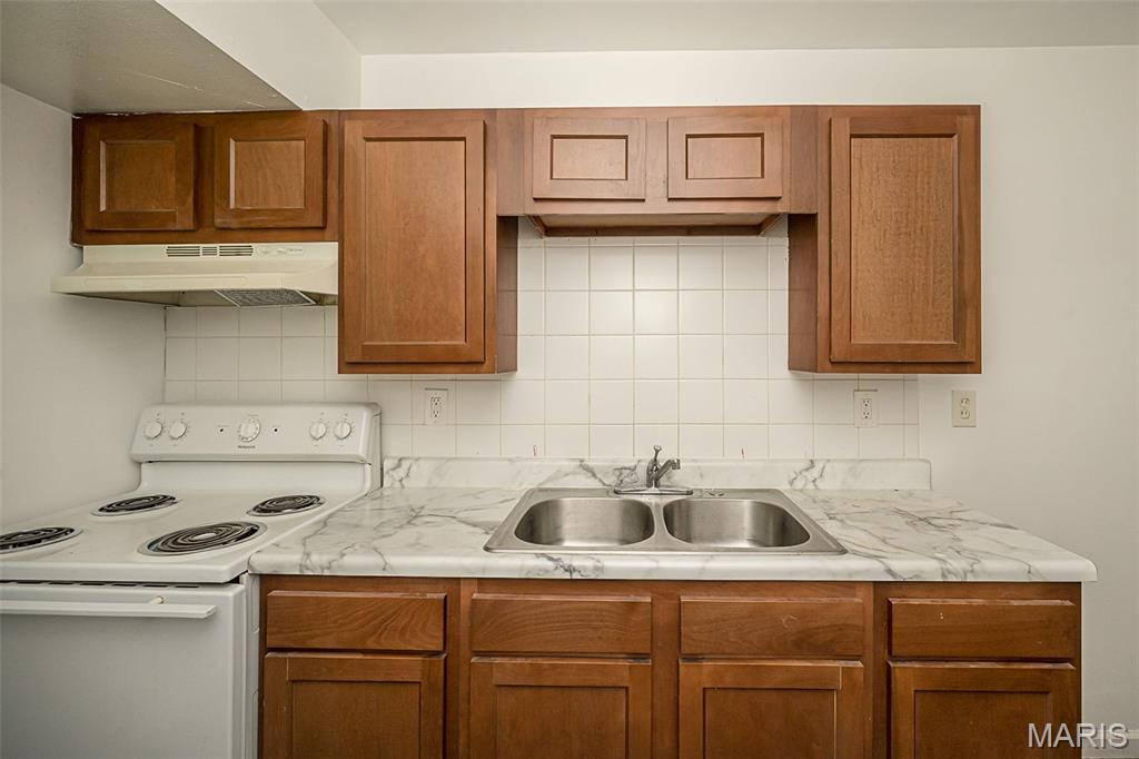 207 Midlothian Road St. Louis, MO 63137 - Photo 12 of 32
