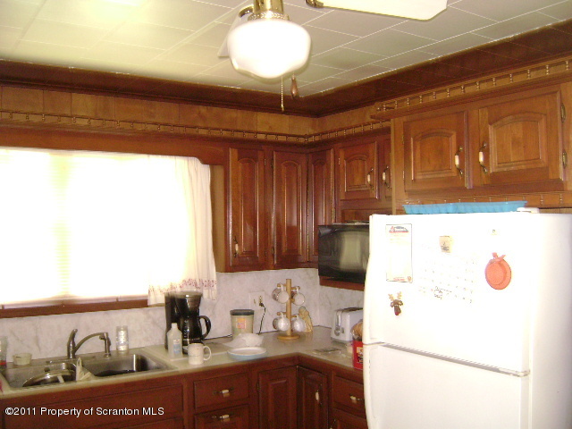 448 3rd Street Blakely, PA 18447 - Photo 9 of 19 Gallery Image 9