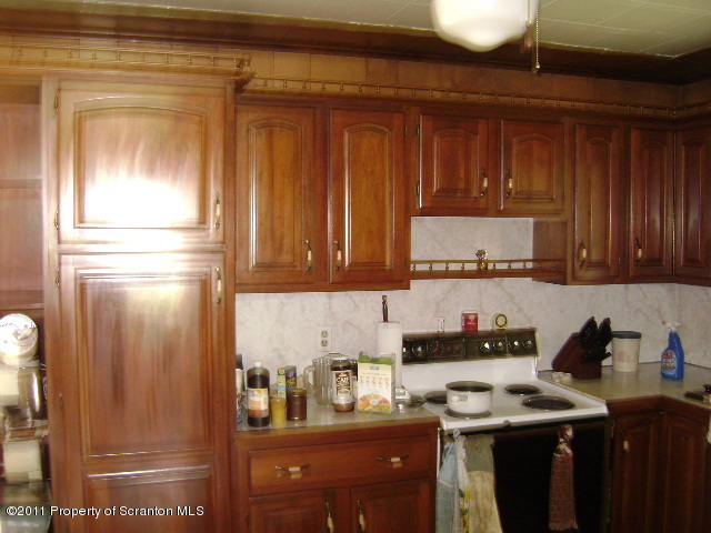 448 3rd Street Blakely, PA 18447 - Photo 10 of 19 Gallery Image 10