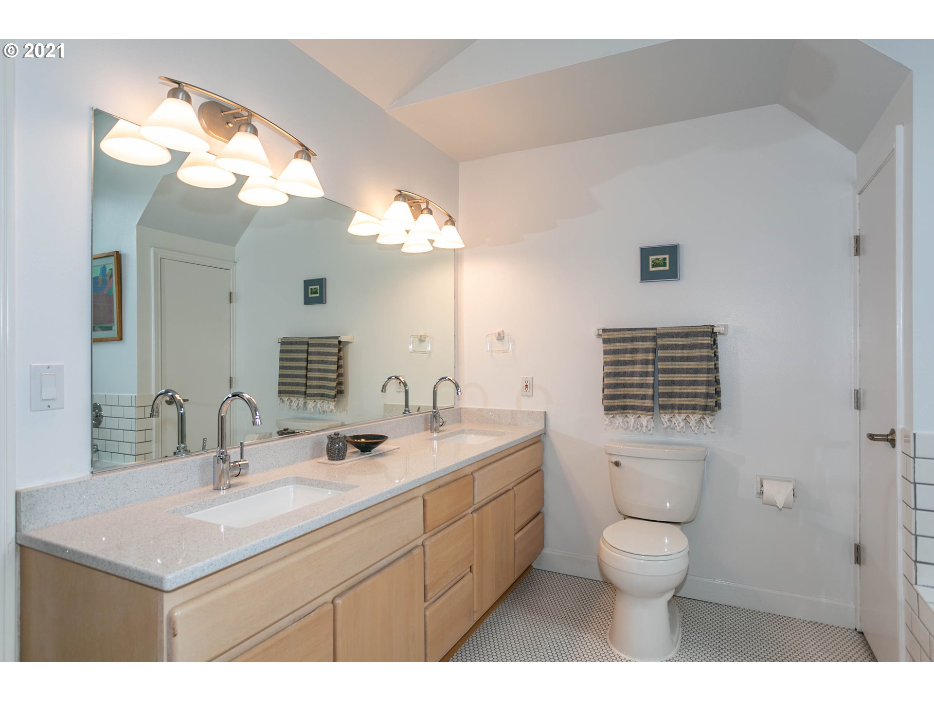 1381 Southwest Borland Road West Linn, OR 97068 - Photo 19 of 29 Gallery Image 19
