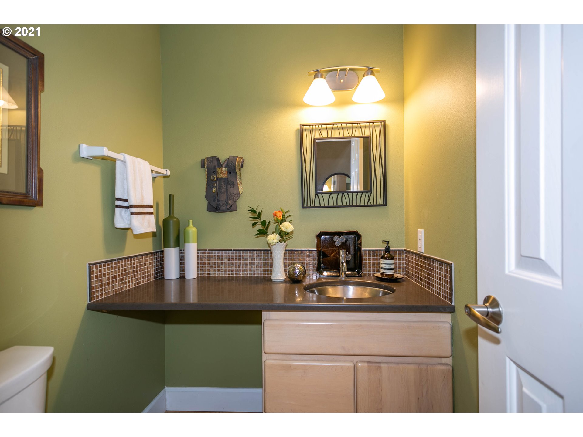 1381 Southwest Borland Road West Linn, OR 97068 - Photo 10 of 29 Gallery Image 10