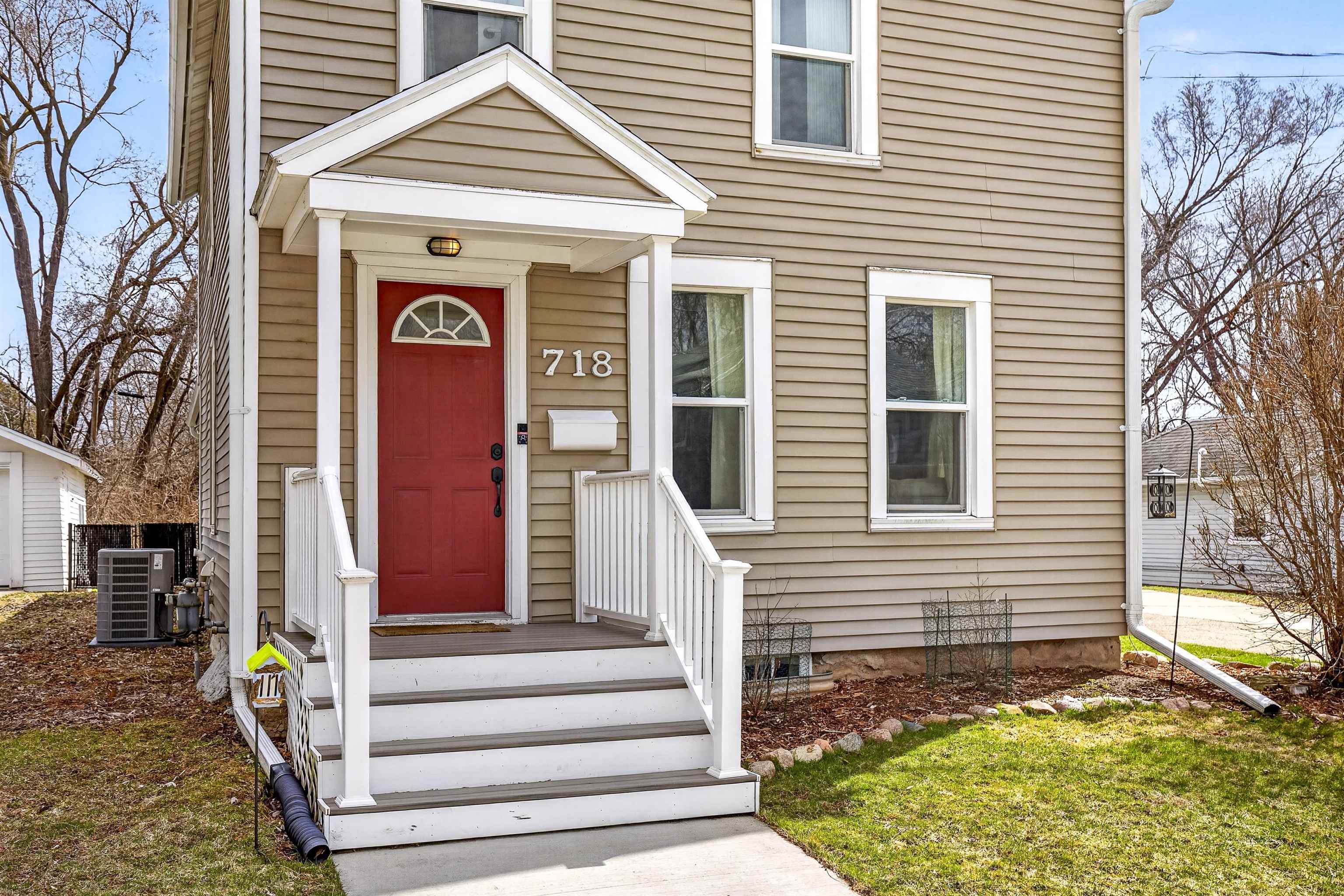 718 North Harriman Street Appleton, WI 54911 - Photo 2 of 48