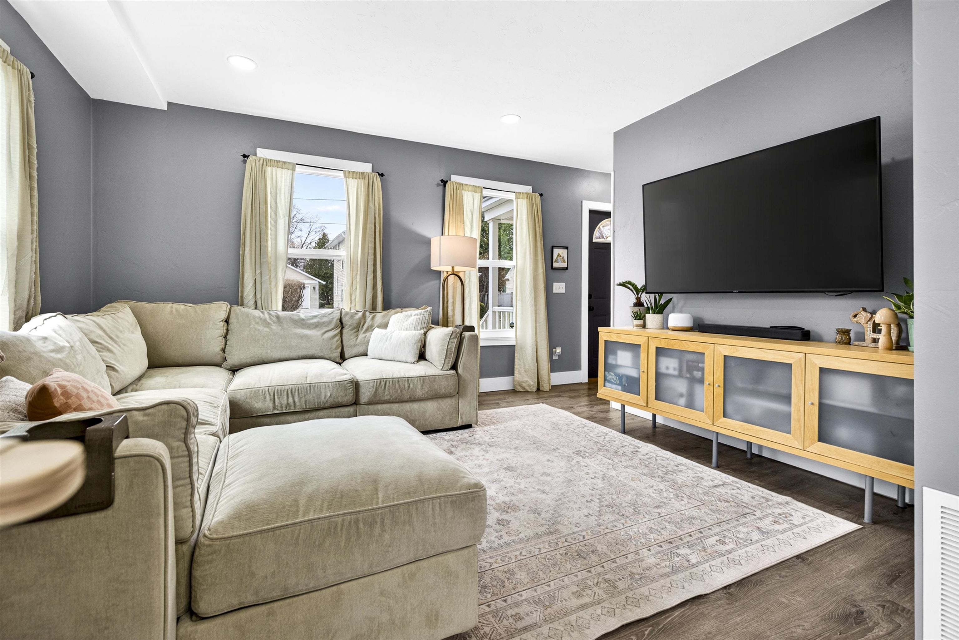 718 North Harriman Street Appleton, WI 54911 - Photo 4 of 48