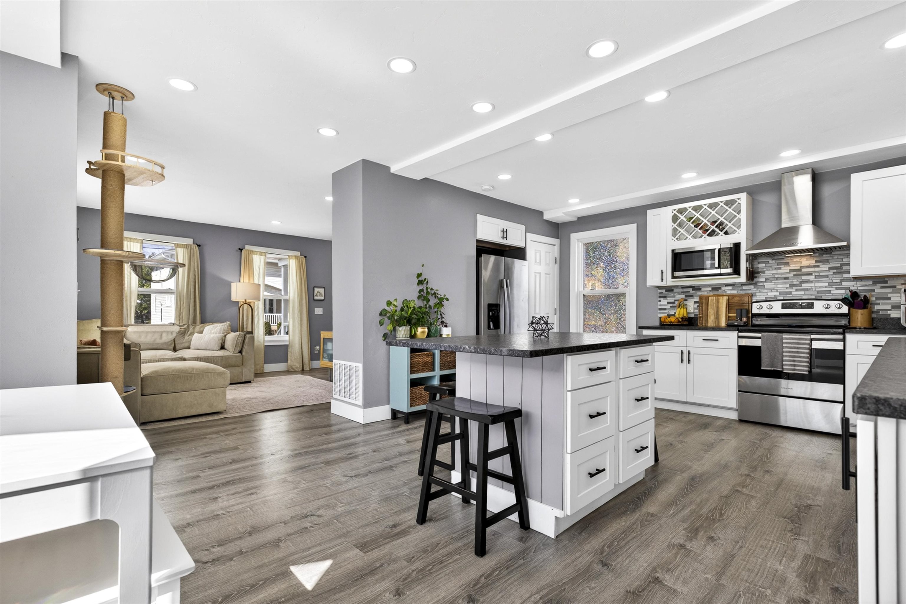 718 North Harriman Street Appleton, WI 54911 - Photo 8 of 48