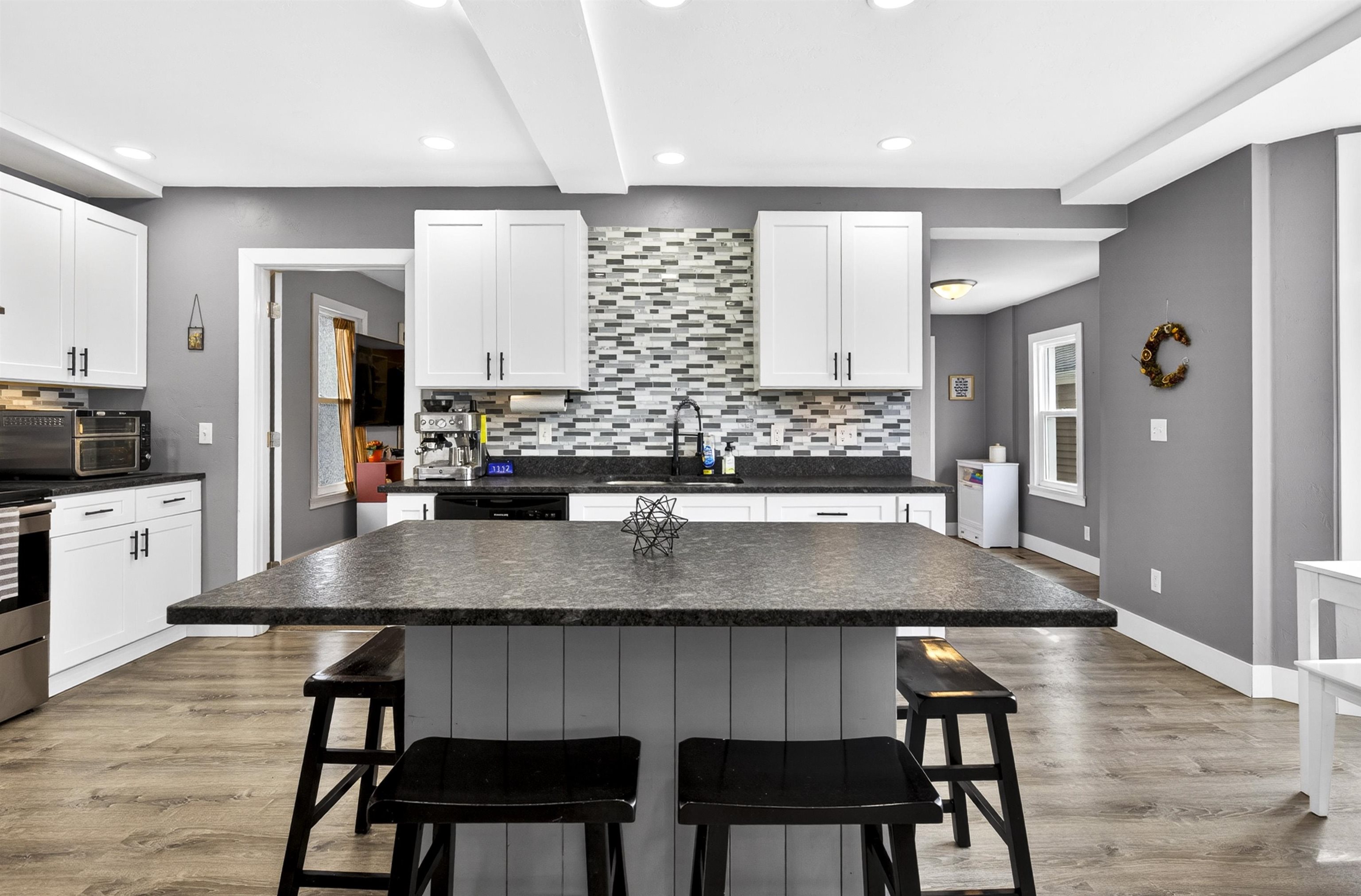 718 North Harriman Street Appleton, WI 54911 - Photo 9 of 48