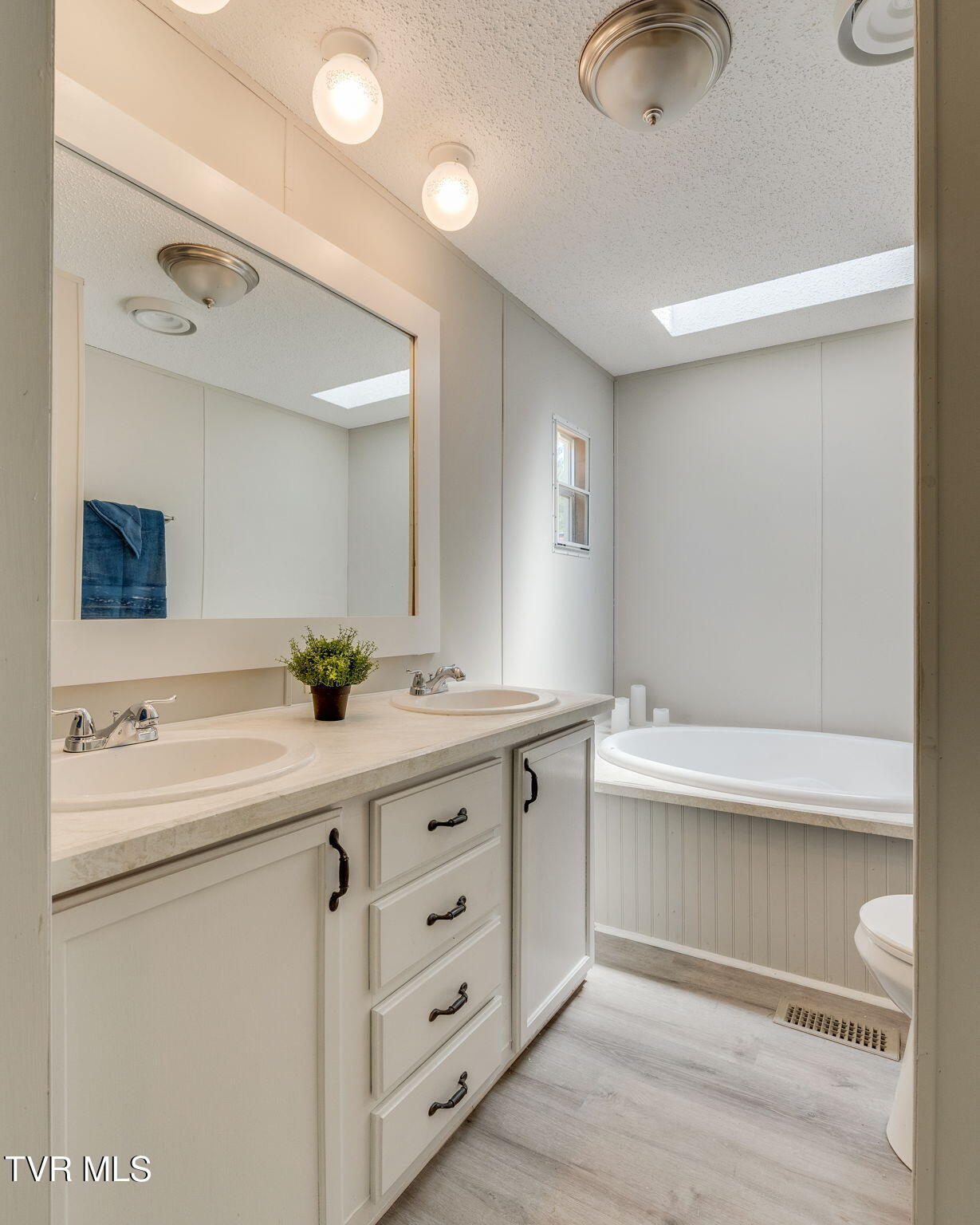 200 Packing House Road Kingsport, TN 37660 - Photo 19 of 29 primary bedroom bath