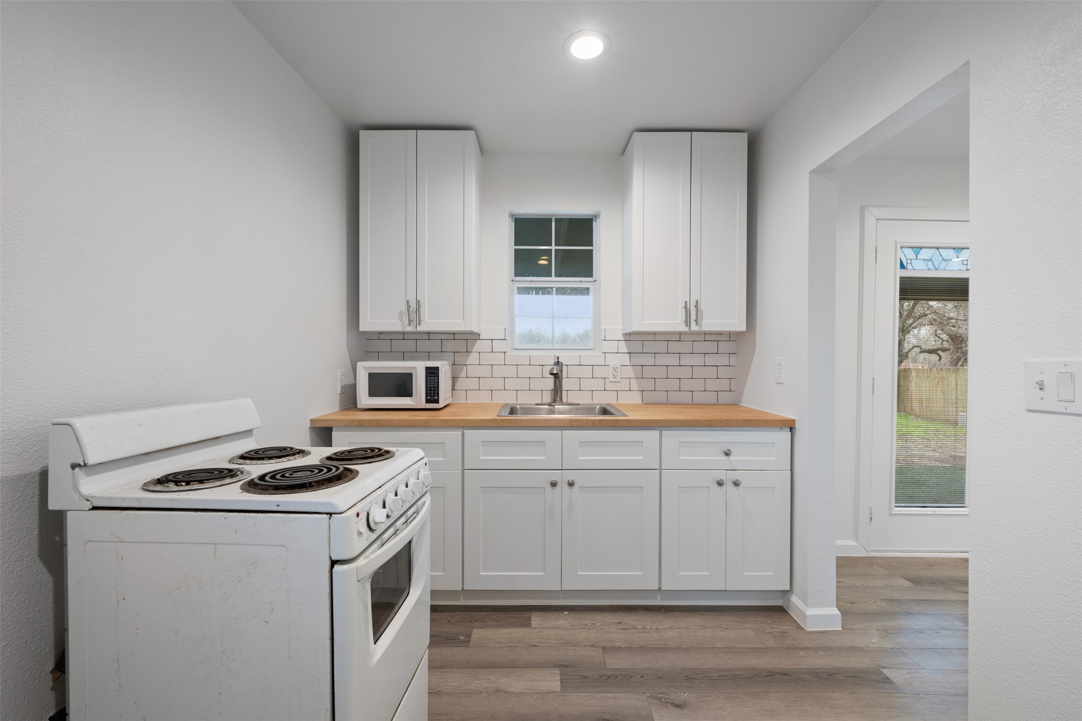 901 Valdez Street, Unit 13 Austin, TX 78741 - Photo 22 of 38 a kitchen with granite countertop a sink stove and cabinets