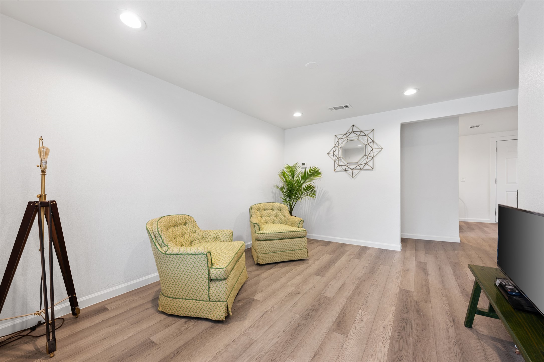 901 Valdez Street, Unit 13 Austin, TX 78741 - Photo 7 of 38 a living room with furniture and a flat screen tv