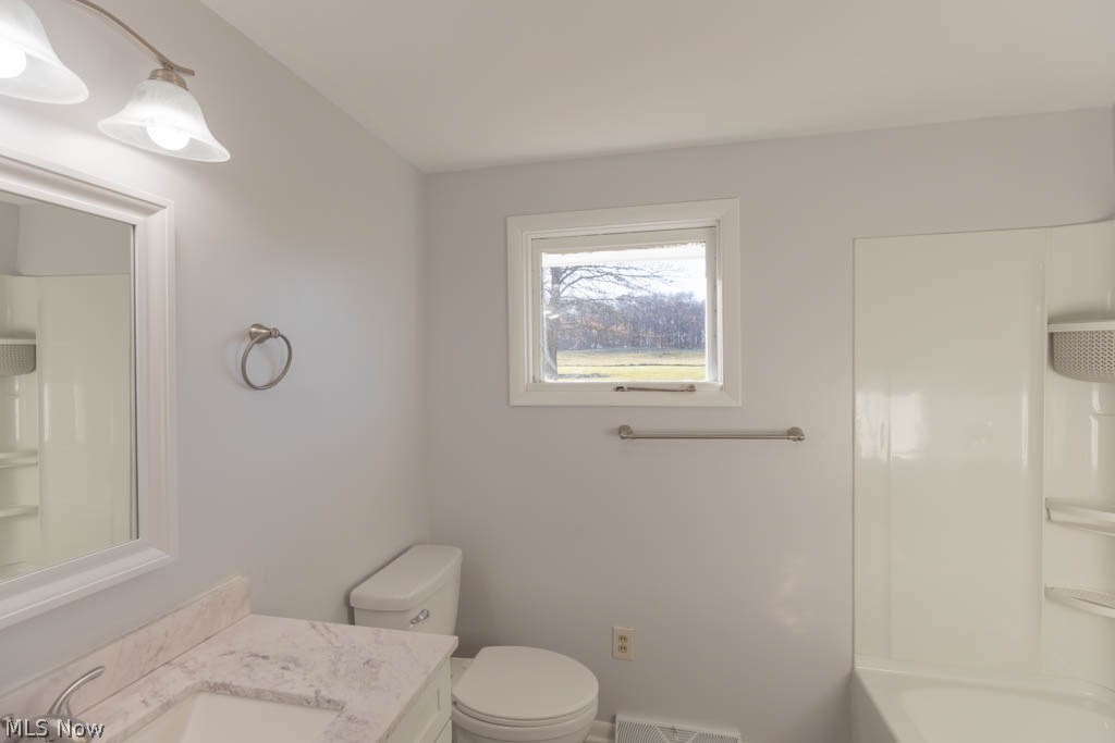 14744 Franchester Road Burbank, OH 44214 - Photo 15 of 21 Updated full bath on the main level.
