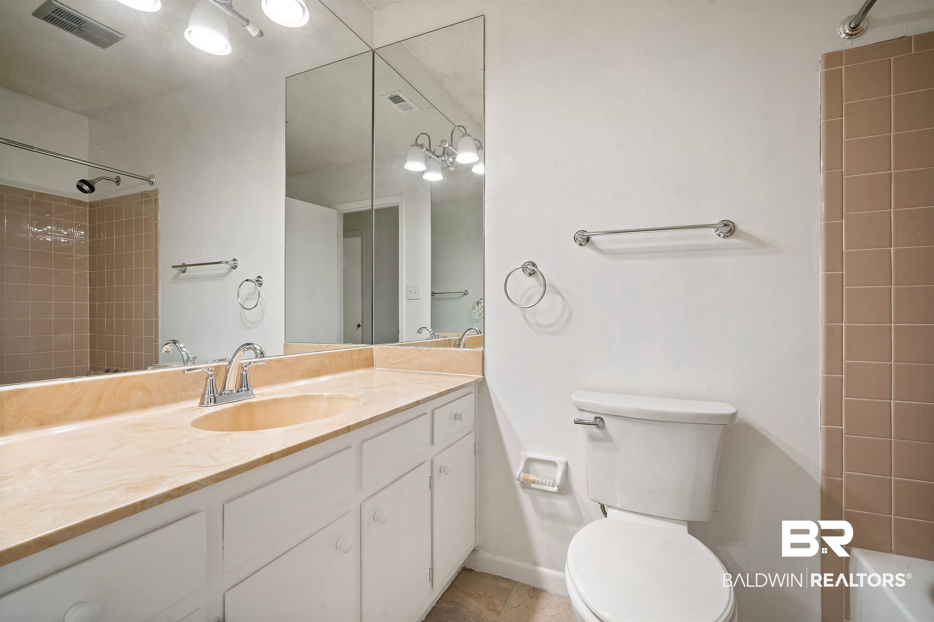 17 Cobblestone Way West Mobile, AL 36608 - Photo 20 of 30 Bathroom