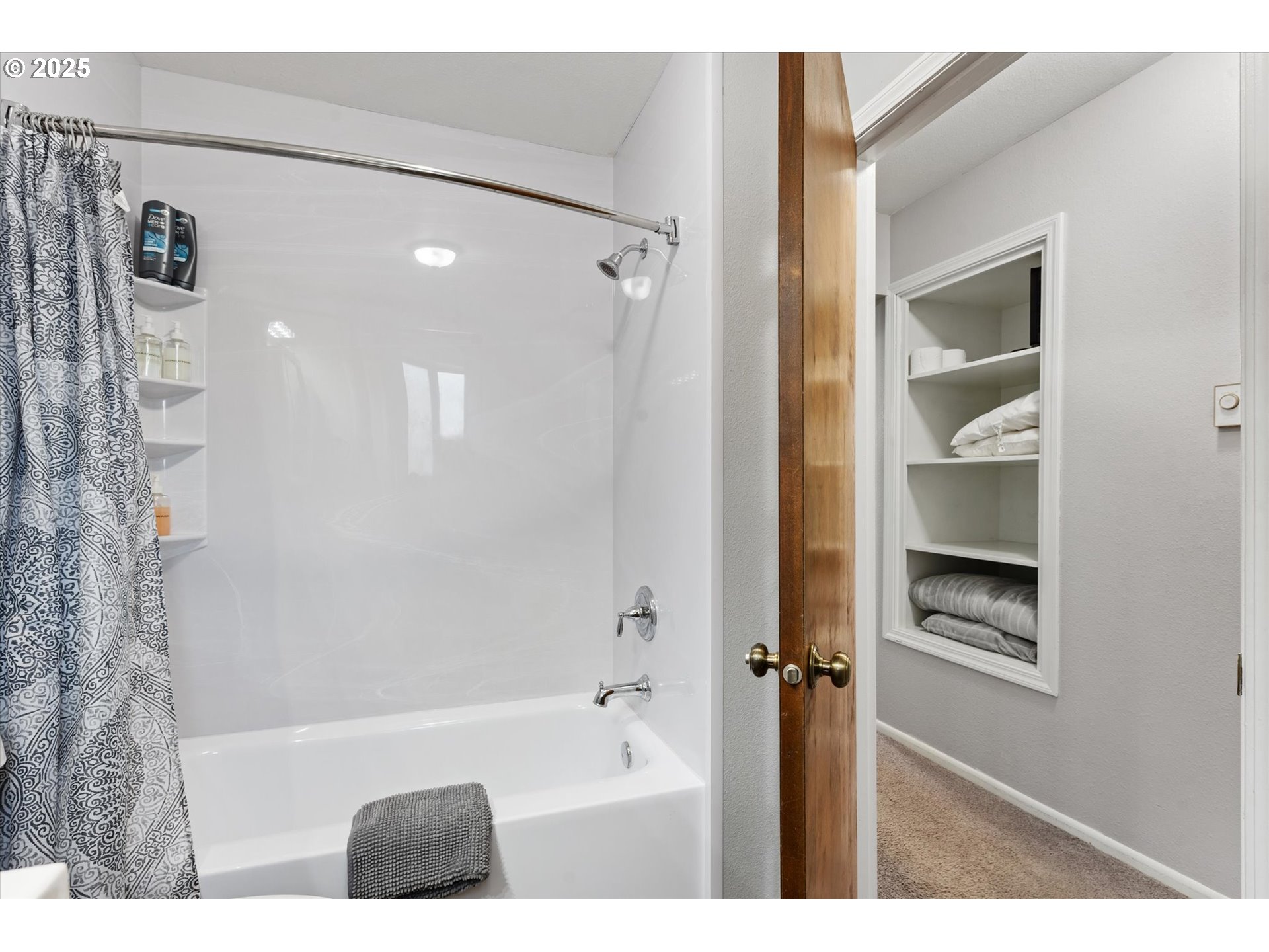 1805 East Street Baker City, OR 97814 - Photo 15 of 45 a bathroom with a bathtub and a shower