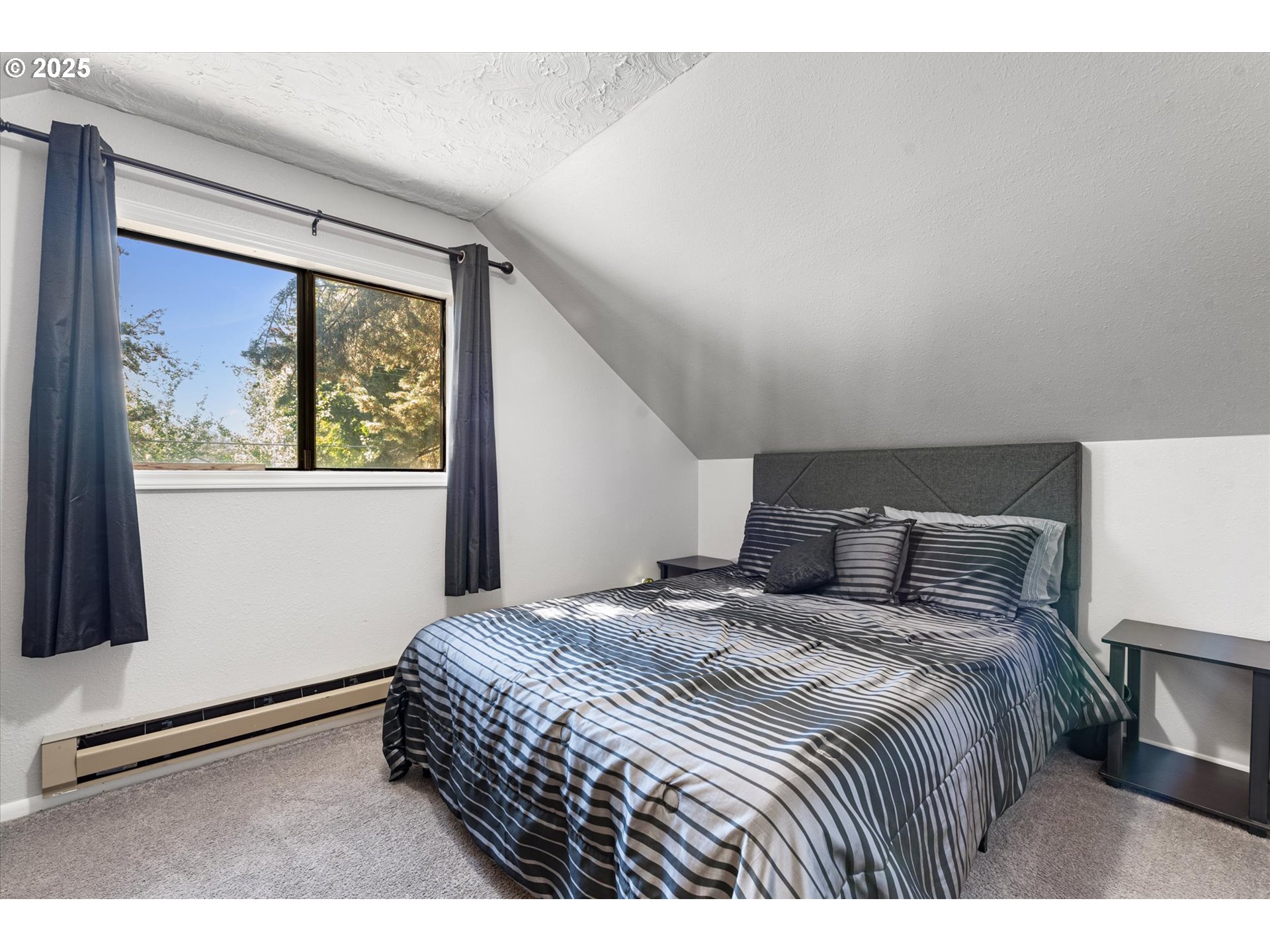 1805 East Street Baker City, OR 97814 - Photo 27 of 45 a bedroom with a bed and a window