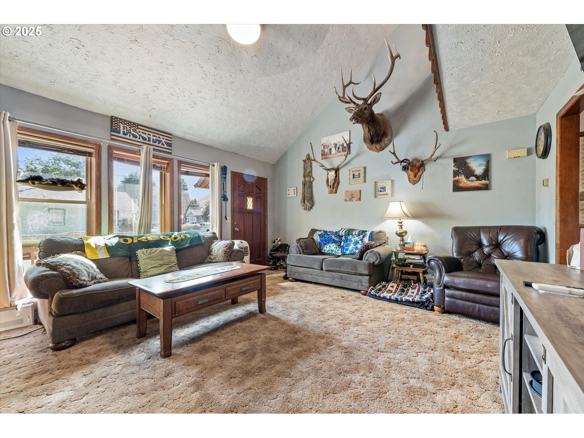 1805 East Street Baker City, OR 97814 - Photo 34 of 45 a living room with furniture and a large window
