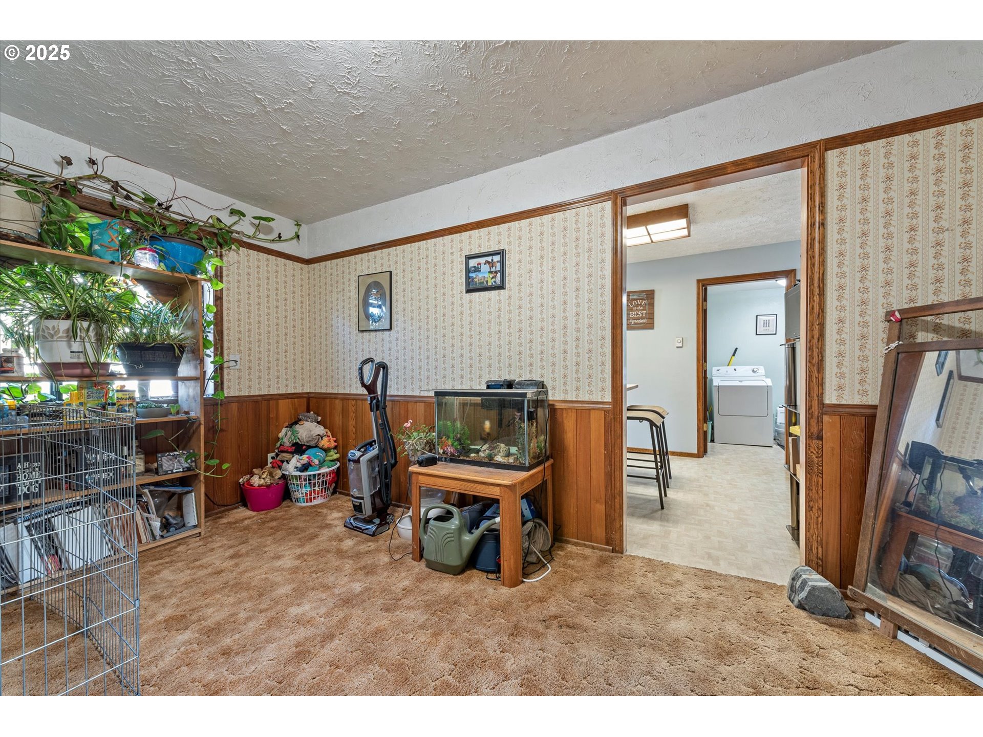 1805 East Street Baker City, OR 97814 - Photo 37 of 45 a garage with table and chairs