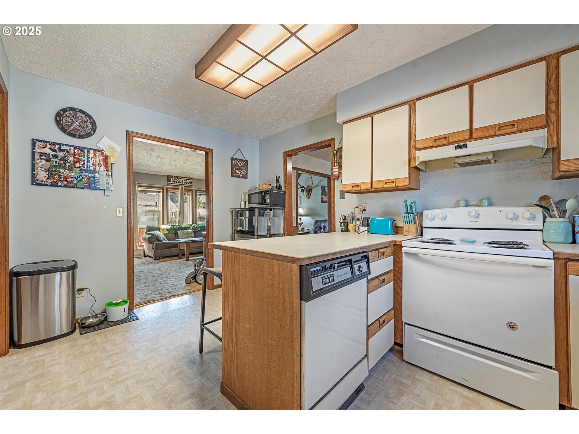 1805 East Street Baker City, OR 97814 - Photo 39 of 45 a view of washer and dryer with kitchen view