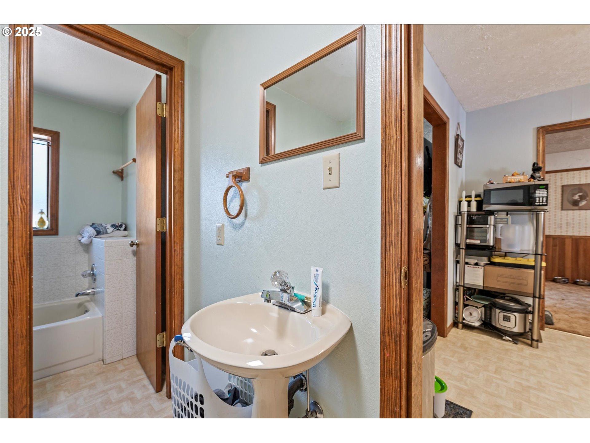 1805 East Street Baker City, OR 97814 - Photo 40 of 45 a bathroom with a sink a toilet and shower