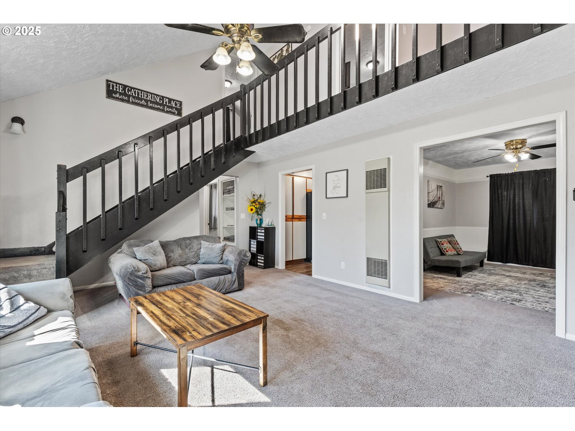 1805 East Street Baker City, OR 97814 - Photo 5 of 45 a living room with furniture