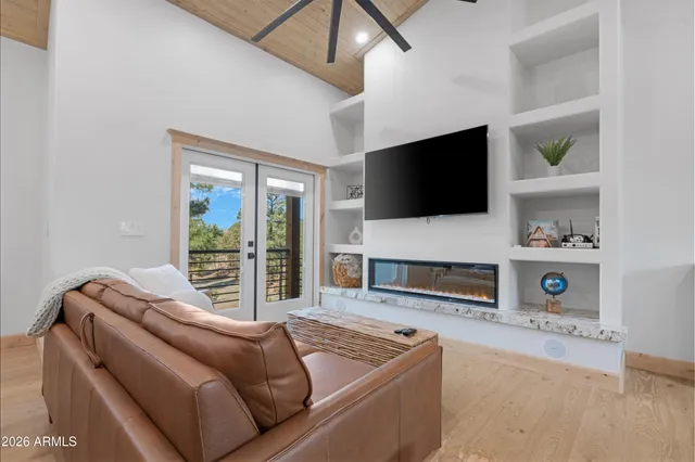 $1,800,000 | 2238 Country Club Drive, Overgaard, AZ 85933