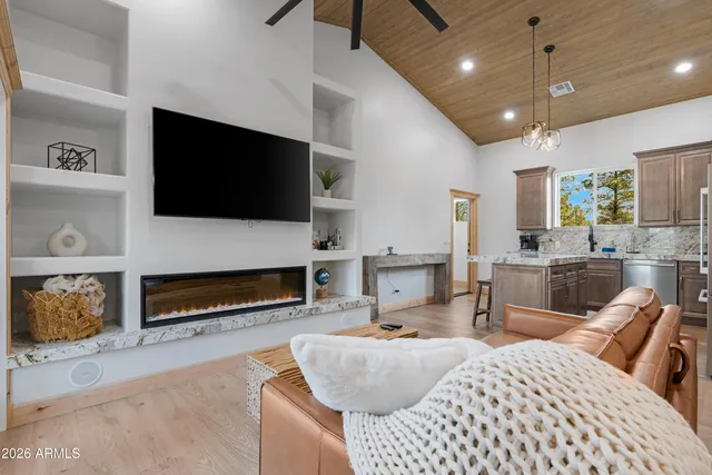 $1,800,000 | 2238 Country Club Drive, Overgaard, AZ 85933