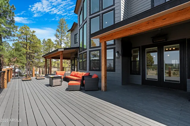 $1,800,000 | 2238 Country Club Drive, Overgaard, AZ 85933