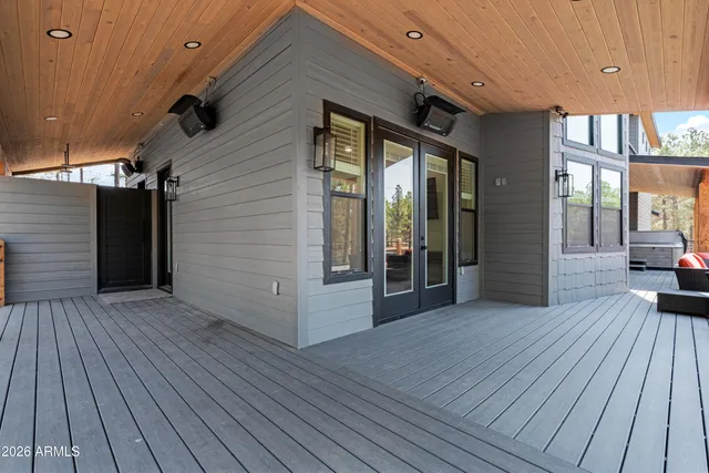 $1,800,000 | 2238 Country Club Drive, Overgaard, AZ 85933