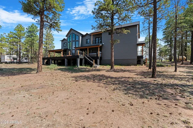 $1,800,000 | 2238 Country Club Drive, Overgaard, AZ 85933