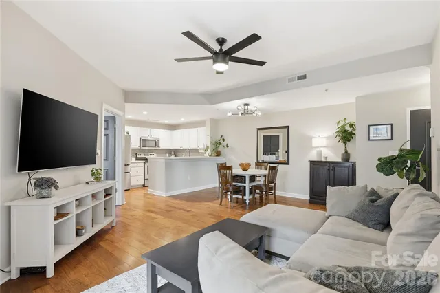 $392,000 | 718 West Trade Street, Unit 305, Charlotte, NC 28202