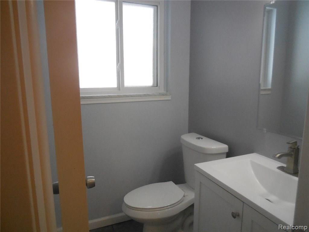 21070 Andover Road Southfield, MI 48076 - Photo 28 of 30 DSCN1934.JPG