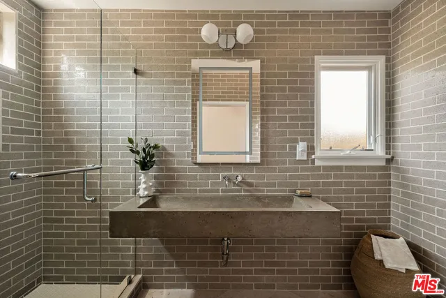 $1,699,000 | 3479 Westmount Avenue, View Park, CA 90043