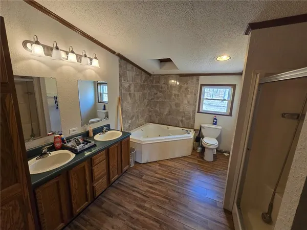 $229,500 | 556 Southeast 1291 Road, Clinton, MO 64735