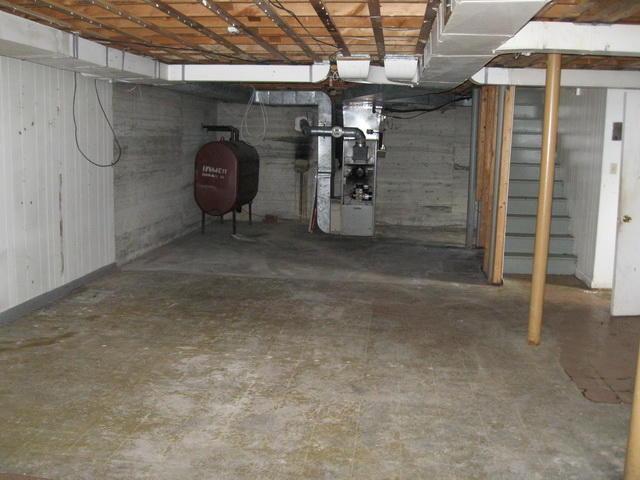 2147 Meadowbrook Road Northwest Roanoke, VA 24017 - Photo 17 of 17 a view of a garage room and a window