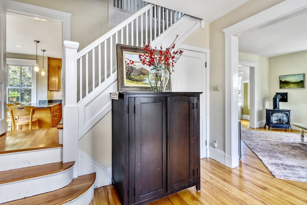 37 Nowell Road Melrose, MA 02176 - Photo 5 of 40 Gallery Image 5