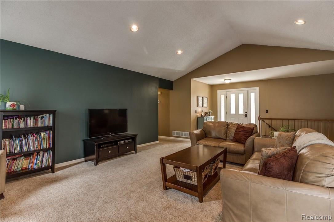 3378 Walton Blvd. Rochester, MI 48309 - Photo 5 of 35 Interiors (7 of 46).jpg