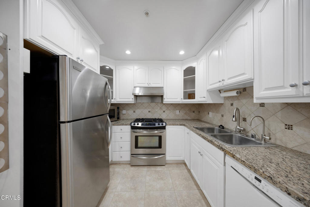 4732 Radford Avenue, Unit 8 Valley Village, CA 91607 - Photo 14 of 37 4732 Radford Ave 8 Valley Village CA 916