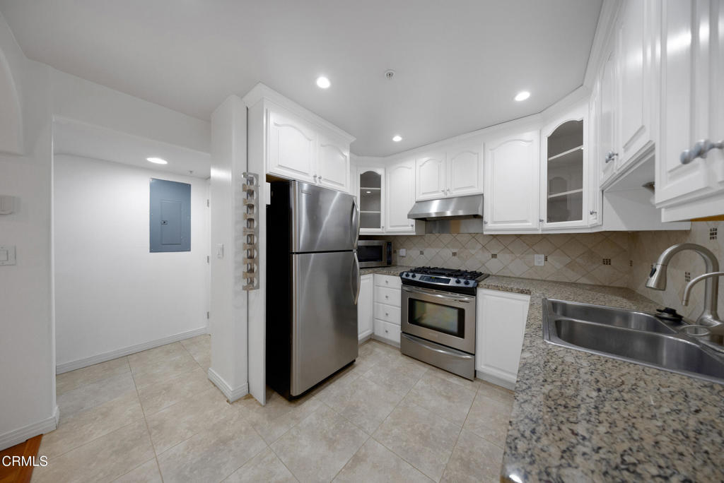 4732 Radford Avenue, Unit 8 Valley Village, CA 91607 - Photo 15 of 37 4732 Radford Ave 8 Valley Village CA 916